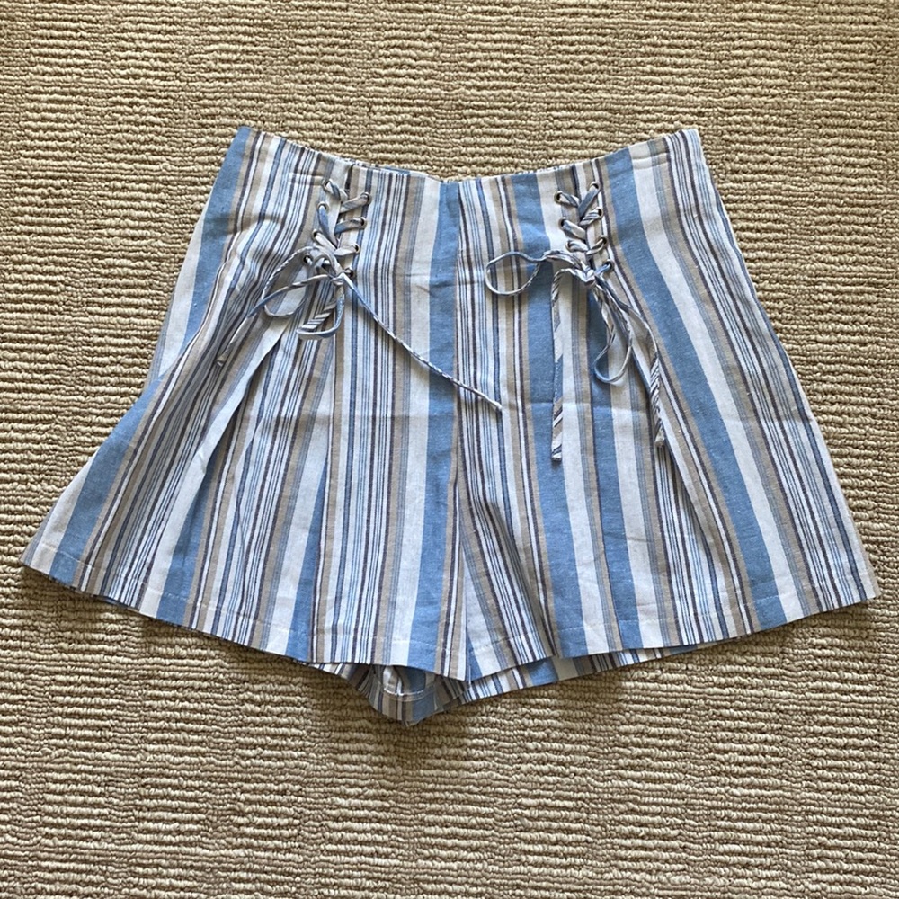 Linen Ina Shorts